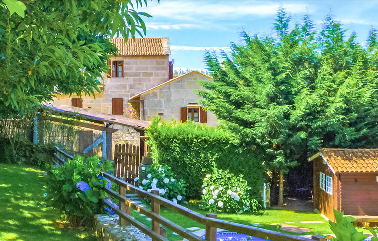 Vistas a un alquiler vacacional en Galicia de estética rústica con jardín - ID de la casa ESP010