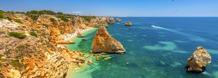 Pasa un buen rato en la Praia de Marinha, en el Algarve, ven y relájate en un alquiler vacacional en Portugal.