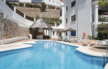 La piscina de tu apartmento en la costa tropical