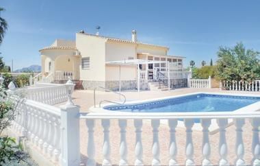 casa vacacional con piscina
