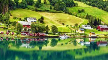 houses mountains lake